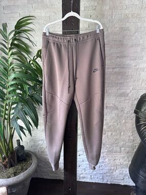 Nike Men's Taupe Brown Tan Tech Fleece Joggers Size Large